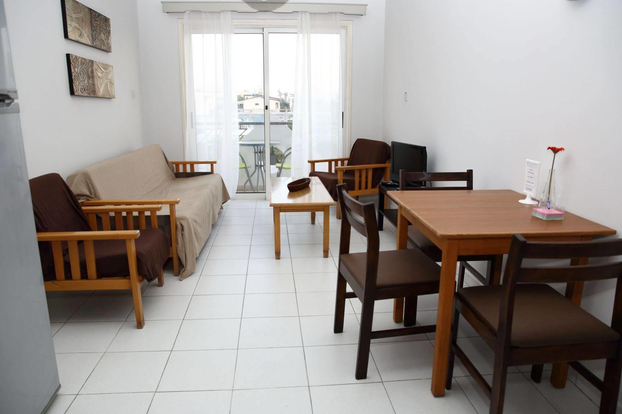 לרנקה Alora Apartments מראה חיצוני תמונה